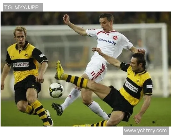 西安足球队战术分析：包夹战术背后的秘密与影响解析