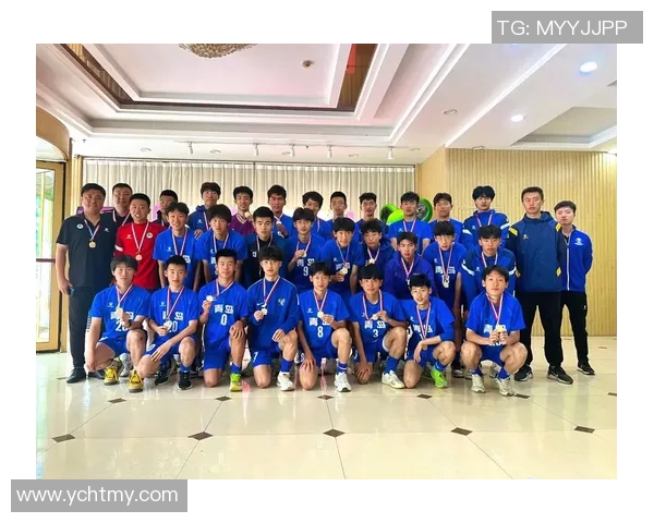 足球明星与青岛朋友的深厚情谊与共同成长之路