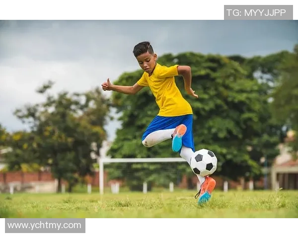 小孩与足球明星的幸福时光：家庭与事业的完美平衡之道