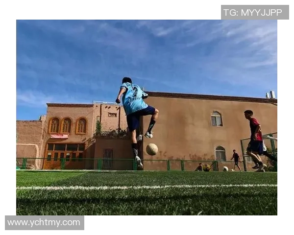 从街头到绿茵场世界足球明星的成长之路与奋斗历程